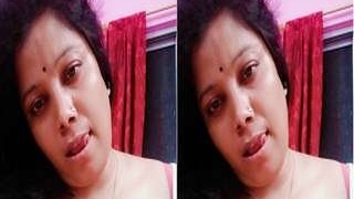 Busty Desi Budi flaunts her assets in a steamy video