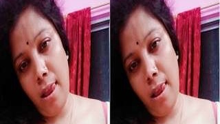 Busty Desi Budi flaunts her assets in a steamy video