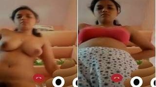 Desi girl flaunts her body and gets naughty on video call