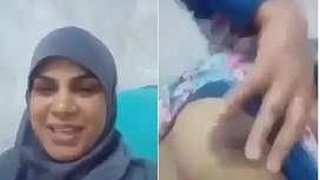 Horny Bangla aunt flaunts her body and masturbates