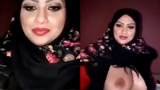 Muslim beauty in hijab in erotic video