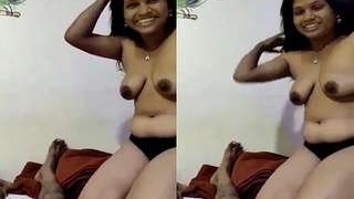 Tamil call girl's sultry gaze and clear sound in a hot video