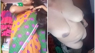 Indian girl in saree reveals her body and gets naughty