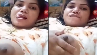 Curvy Bangladeshi wife flaunts her big boobs on video call