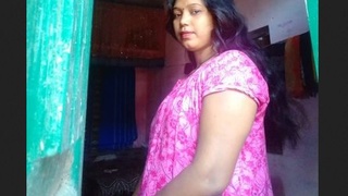Aunty flaunts her curves in a revealing outfit