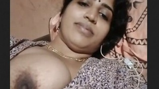 Indian bhabhi flaunts her boobs and pussy in clip