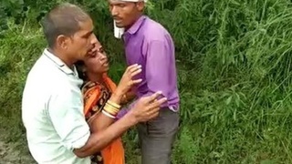 Desi couple gets caught in the act of outdoor sex