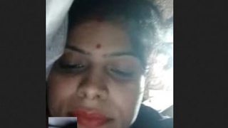 Desi bhabhi flaunts her big boobs and pussy in a steamy VC video