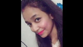 Desi girl's solo MMS showcases her seductive side