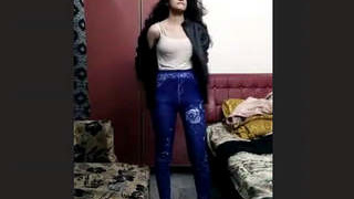 Super cute desi girl flaunts her new body in nude MMS