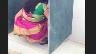 Indian Bhabhi's peeing video goes viral