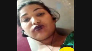 Indian babe masturbates on video call with fingers