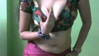 Bhabhi's perfect body and erotic dancing in front of the camera
