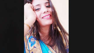 Desi girl pleasures herself with her fingers in a cute update