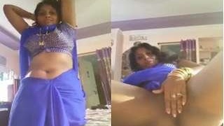 A naughty Tamil bhabhi flaunts her intimate areas