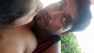 Desi couple from Bhopal in outdoor sex video