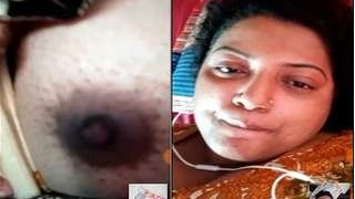 Desi bhabhi flaunts her big tits in video call with lover