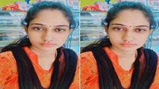 Busty Telugu bhabhi gives a mind-blowing video call performance