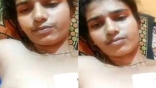 Hot Indian woman reveals her breasts and pussy on video call