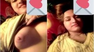 Indian babe flaunts her body in video call