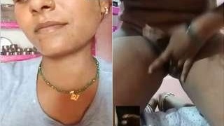 Horny bhabhi striptease and exposes her tits and pussy for video call