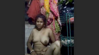 Rustic Indian bhabhi flaunts her nude figure