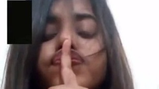 Keep it secret: Watch a nude Indian girl in a selfie video