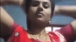 Busty Malayali babe gets naughty in solo video