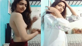 Cute Indian girl flaunts her big tits in a homemade video