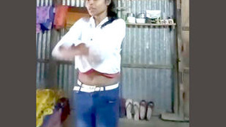 Cute Desi girl in nude video collection