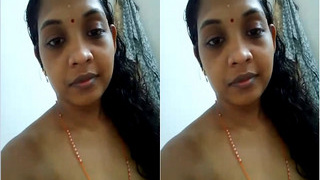 Indian girl flaunts her boobs and pussy in exclusive video