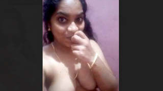 Mallu babe bares it all in a seductive nude selfie