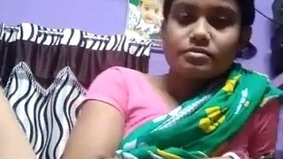Desi Randi flaunts her big pussy in a revealing sari