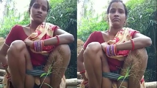 Desi village wife gets naughty in outdoor sex video