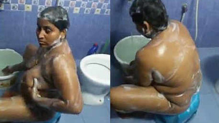 Chennai aunty gets naked in the shower
