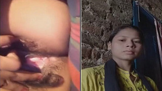 Desi beauty records her own nude video in exclusive release