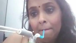 Big boobs bhabhi indulges in some self-love