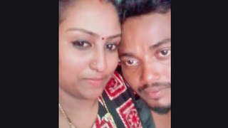Indian hot couples share a passionate smooching session