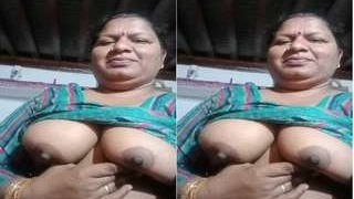 Indian bhabhi's solo masturbation session