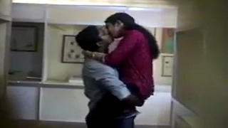 Kerala office aunt gets frisky in Indian sex clip