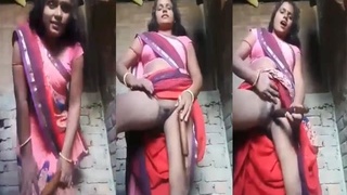 Horny Dehati bhabhi masturbates with dildo for selfies