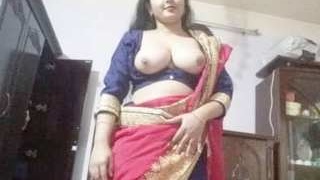 Indian girl Momo flaunts her small boobs