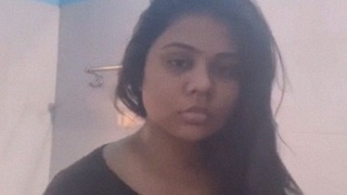 New video of naked oasis bathing surfaces online