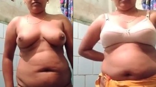 Indian Bhabha's stunning striptease for your pleasure