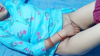 Desi babe's pussy gets penetrated in her cave
