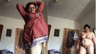 Exclusive video of a desi bhabhi stripping and revealing her naked body