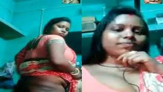 Busty Indian bhabhi flaunts her curvy body and juicy pussy in exclusive video