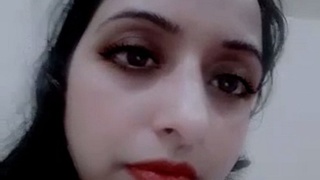 Pakistani bhabhi's nude selfie and mms of solo play