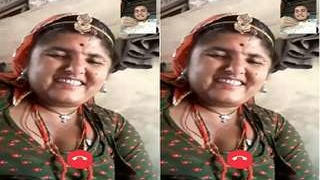 Indian amateur bhabhi showcases her pussy on video call