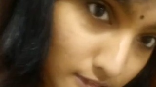 Watch a stunning Tamil girl in the nude on MMS
